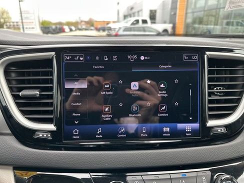 Used 2024 Chrysler Pacifica Touring-L FWD image 35