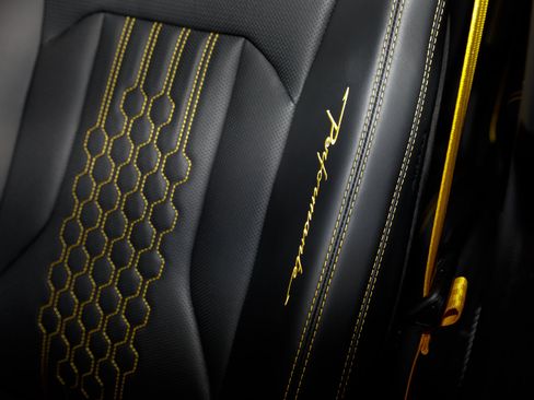 Used 2024 Lamborghini Urus Performante AWD/4WD image 52
