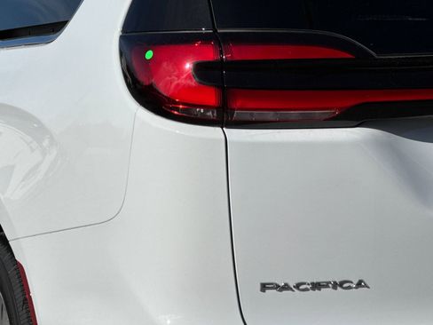 New 2026 Chrysler Pacifica Select image 26
