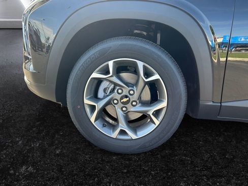 New 2026 Chevrolet Trax LT w/ Driver Confidence Package FWD image 5
