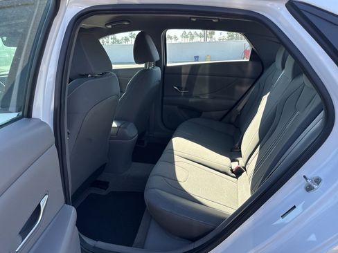 Used 2022 Hyundai Elantra SEL w/ Cargo Package image 6