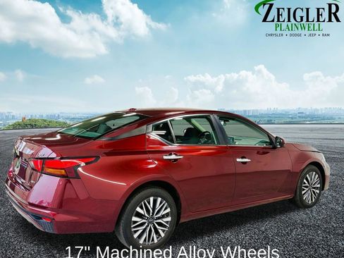 Used 2023 Nissan Altima 2.5 SV AWD/4WD image 8