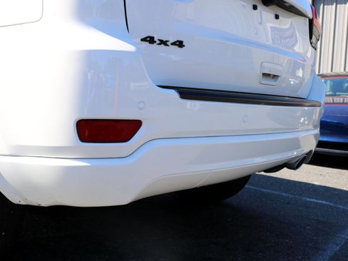 Used 2019 Jeep Grand Cherokee Altitude image 12