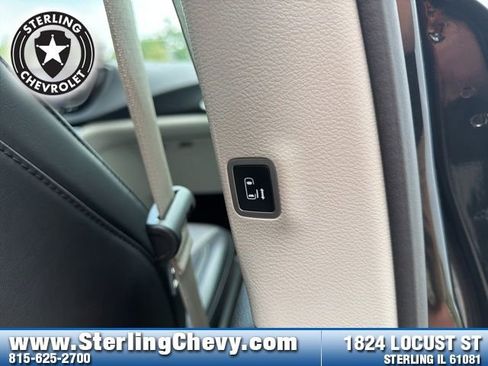 Used 2023 Chrysler Pacifica Touring-L FWD image 29