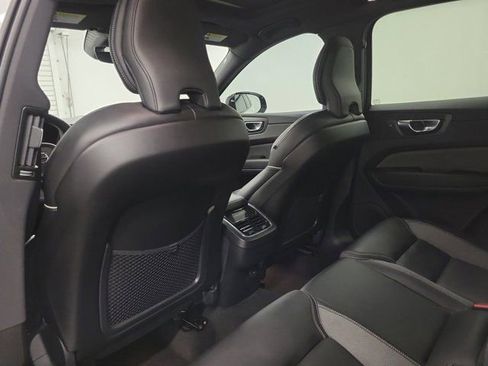 Used 2022 Volvo XC60 B5 R-Design w/ Advanced Package FWD image 13
