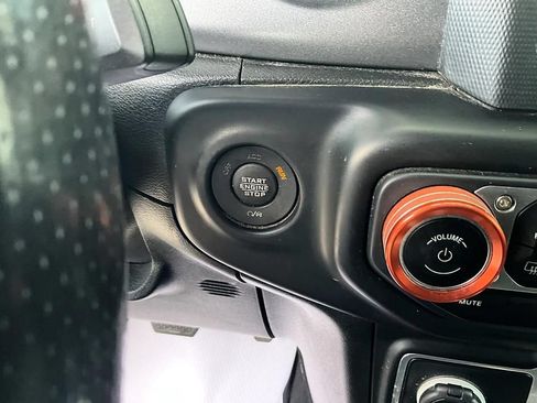 Used 2020 Jeep Gladiator Mojave w/ Cold Weather Group AWD/4WD image 18