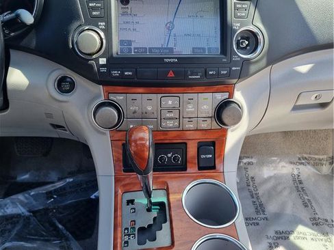 Used 2009 Toyota Highlander Limited AWD/4WD image 19