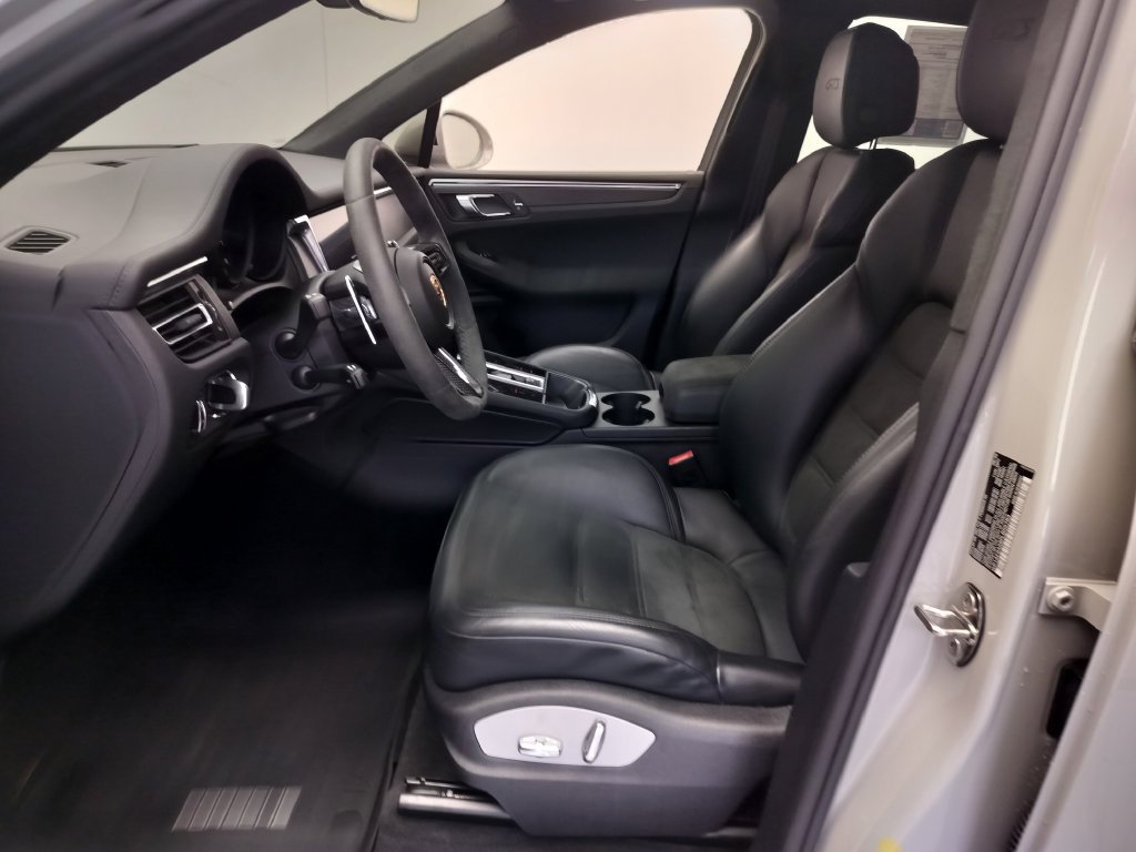 Used 2023 Porsche Macan GTS AWD/4WD image 6