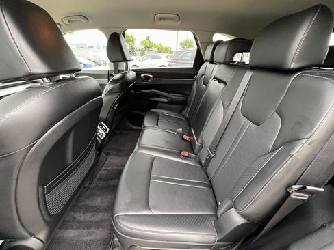 Used 2025 Kia Sorento S AWD/4WD image 21