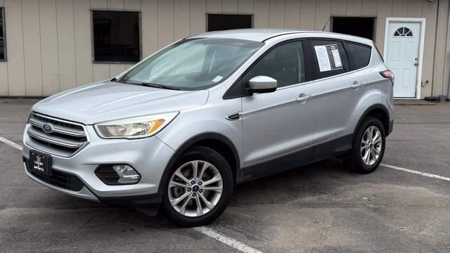 Used 2017 Ford Escape SE AWD/4WD image 2