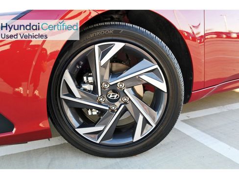 Certified 2025 Hyundai Elantra SEL image 33