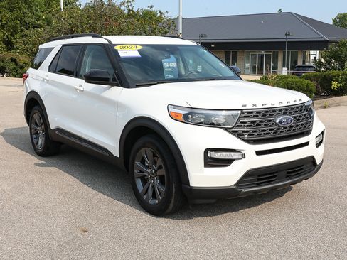 Certified 2024 Ford Explorer XLT w/ Equipment Group 202A AWD/4WD image 10