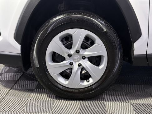 Used 2024 Toyota RAV4 LE AWD/4WD image 16