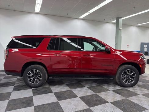 Used 2023 Chevrolet Suburban Z71 w/ Luxury Package image 7