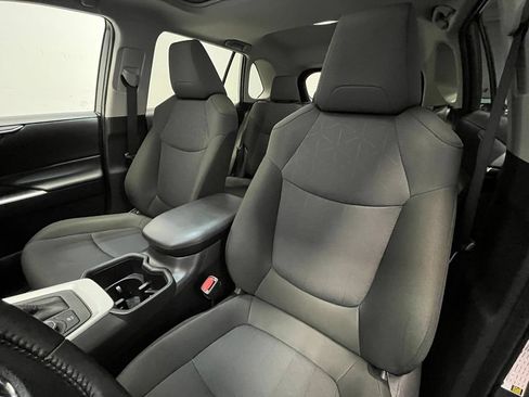Used 2025 Toyota RAV4 XLE w/ Convenience Package AWD/4WD image 11