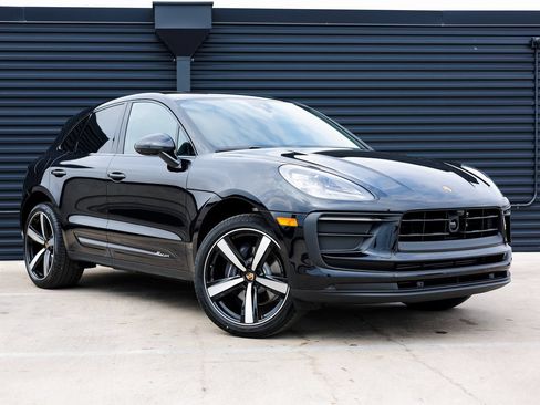 Certified 2026 Porsche Macan AWD/4WD image 9