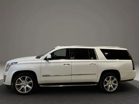 Used 2016 Cadillac Escalade ESV Luxury image 2