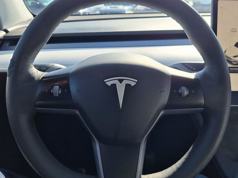 Used 2023 Tesla Model Y AWD image 22