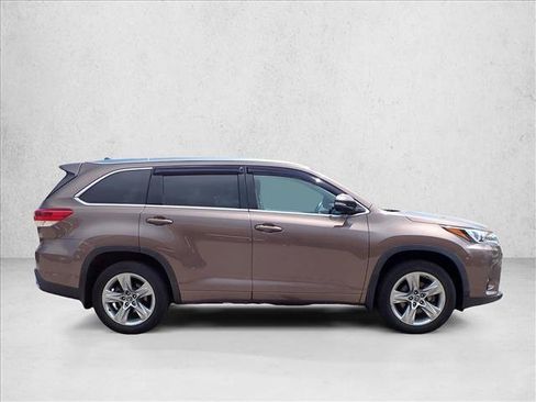 Used 2018 Toyota Highlander Limited AWD/4WD image 5