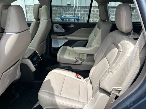 Used 2022 Lincoln Aviator Reserve w/ Equipment Group 201A AWD/4WD image 25