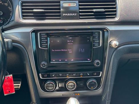 Used 2018 Volkswagen Passat 2.0T R-Line w/ R-Line Lighting Package image 13