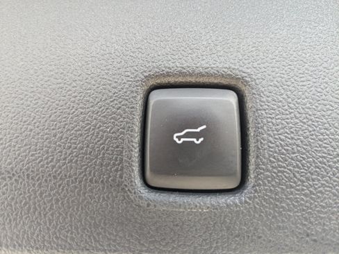 Used 2022 Ford Escape SEL w/ Technology Package FWD image 13
