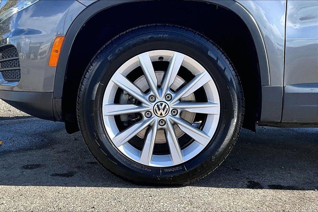 Used 2018 Volkswagen Tiguan Limited AWD/4WD image 12