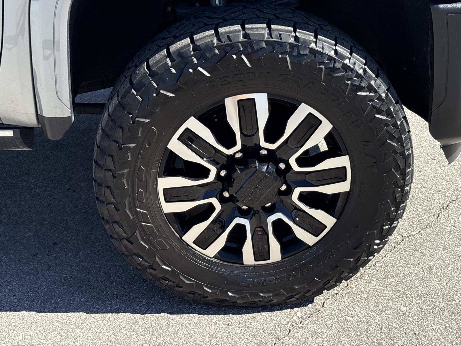 Used 2024 GMC Sierra 2500 Denali Ultimate AWD/4WD image 10