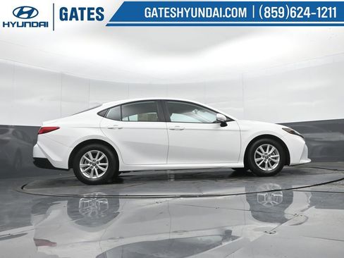 Used 2025 Toyota Camry LE image 41