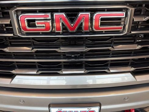 Used 2025 GMC Sierra 2500 AT4 w/ AT4 Premium Plus Package AWD/4WD image 12