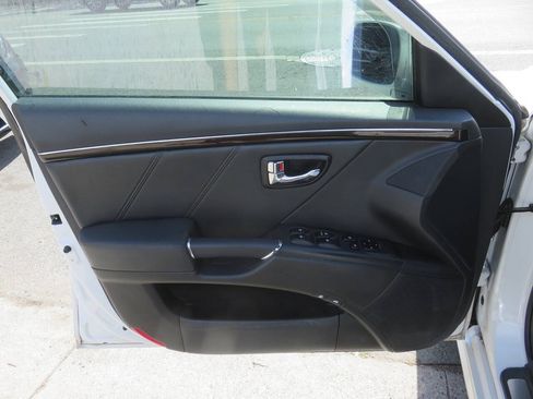 Used 2011 Hyundai Azera GLS w/ Premium Pkg 2 FWD image 23