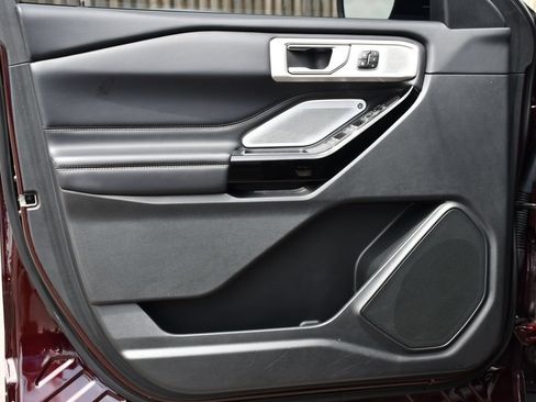 Used 2023 Ford Explorer Platinum w/ Technology Package AWD/4WD image 14