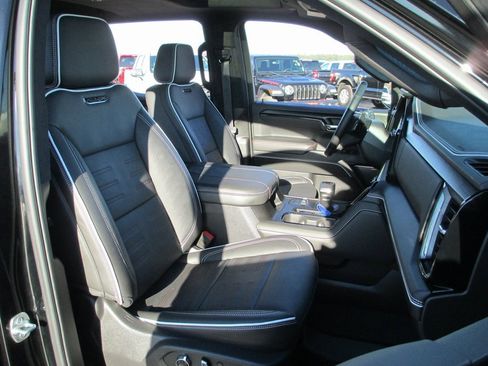 Certified 2025 GMC Sierra 1500 AT4X image 24