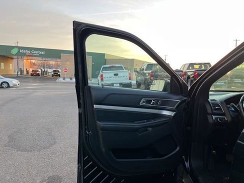 Used 2016 Ford Explorer XLT w/ Equipment Group 202A image 33