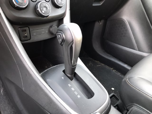 Used 2022 Chevrolet Trax LT w/ Premium Seat Package AWD/4WD image 32