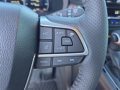 Used 2025 Toyota Sienna Platinum image 26