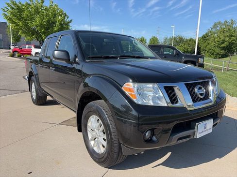 Used 2019 Nissan Frontier SV w/ Value Truck Package AWD/4WD image 2