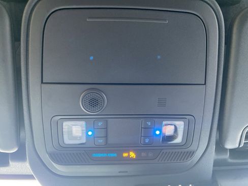 New 2025 Ford Bronco Base image 12