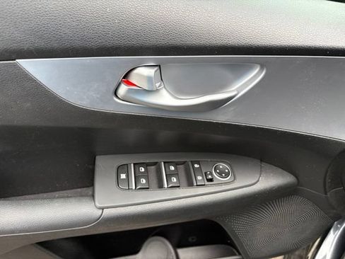 Used 2023 Kia Forte LXS FWD image 6