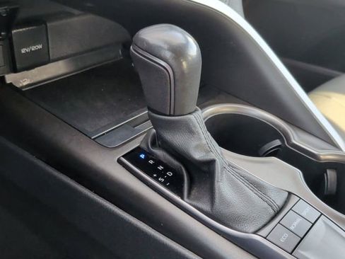 Used 2023 Toyota Camry SE FWD image 18