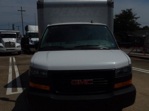 Used 2021 GMC Savana 3500 Extended w/ Power Convenience Package RWD image 5