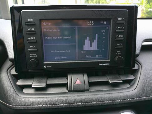 Used 2020 Toyota RAV4 LE image 16