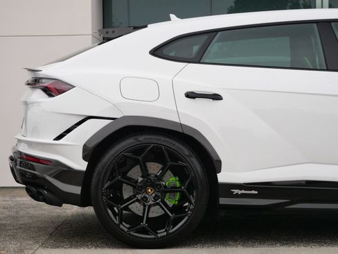 Used 2024 Lamborghini Urus Performante AWD/4WD image 16