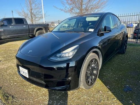 Used 2021 Tesla Model Y Long Range image 3