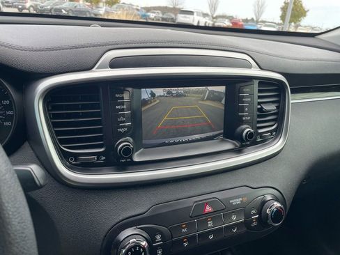 Used 2019 Kia Sorento L image 17