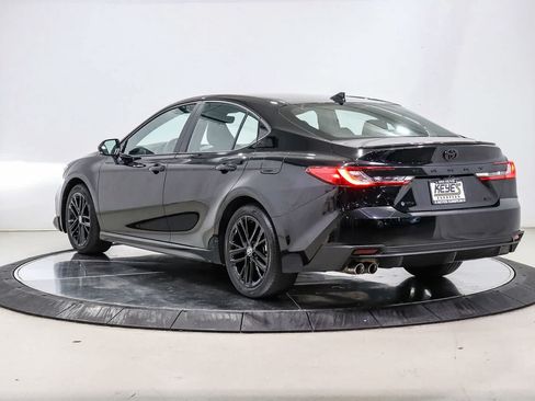 Used 2025 Toyota Camry SE w/ Convenience Package FWD image 2