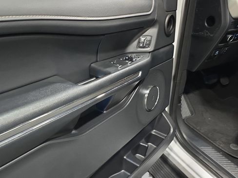 Used 2024 Ford Expedition Max XLT image 9