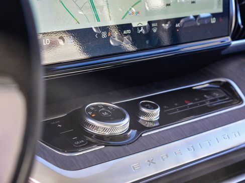 New 2025 Ford Expedition Platinum w/ Platinum Ultimate Package image 19