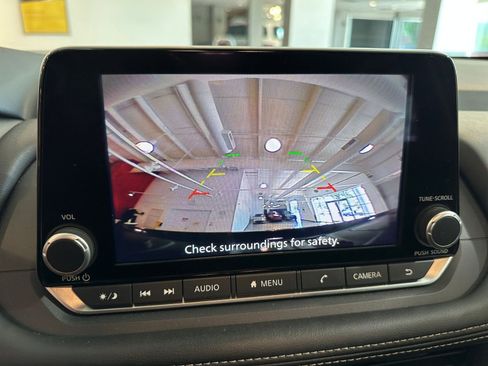 Used 2025 Nissan Rogue SV FWD image 25