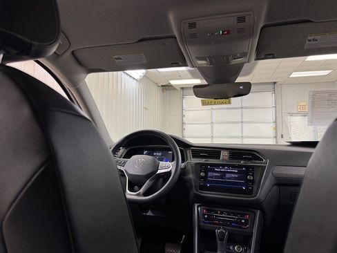 Used 2022 Volkswagen Tiguan SE image 22